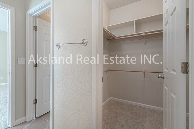 Building Photo - 936 Heartland Dr