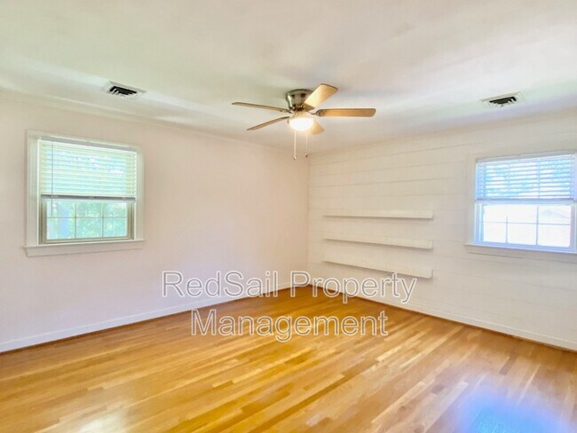 Building Photo - 487 Harwin Dr