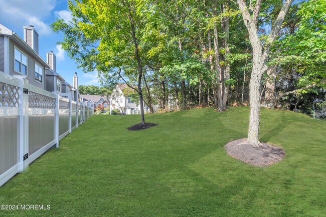 Building Photo - 2 Charles Ct