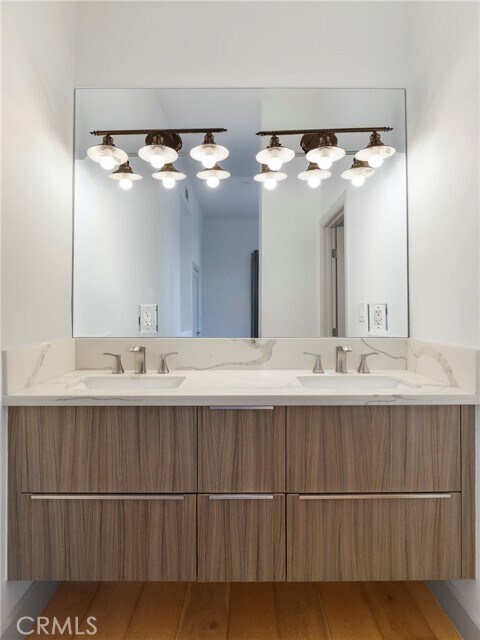 Building Photo - 2400 Glendale Ct