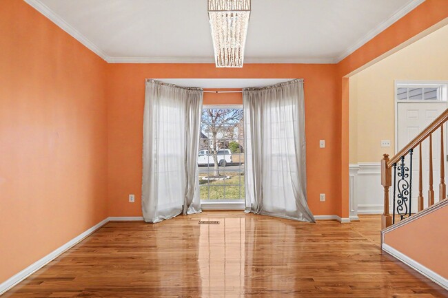 Building Photo - Spacious 5-Bedroom Fredericksburg Home with Flexible Living & Over 3,500 Sq Ft