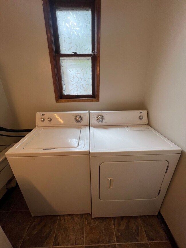 Building Photo - Charming 4 Bed 2 Bath in Gonzaga!!