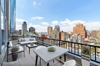 Building Photo - 50 Murray St