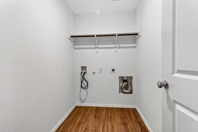 Building Photo - 1033 Sourgum St