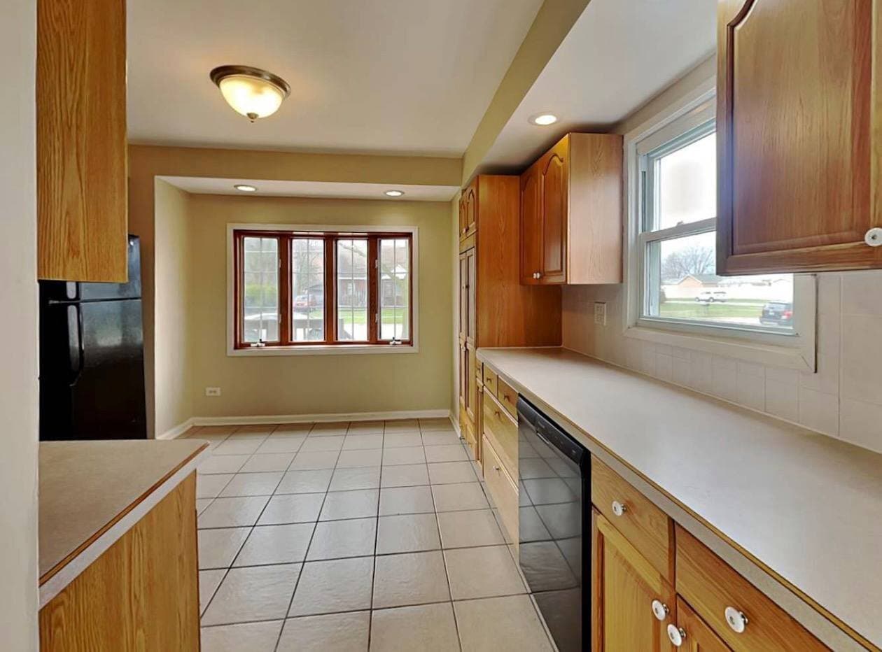 Building Photo - 9308 Nordica Ave