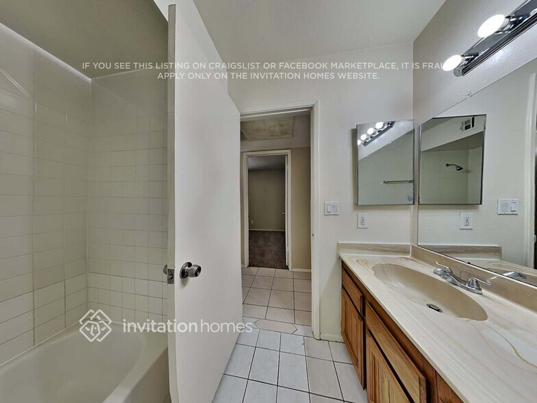 Building Photo - 5634 W Altadena Ave