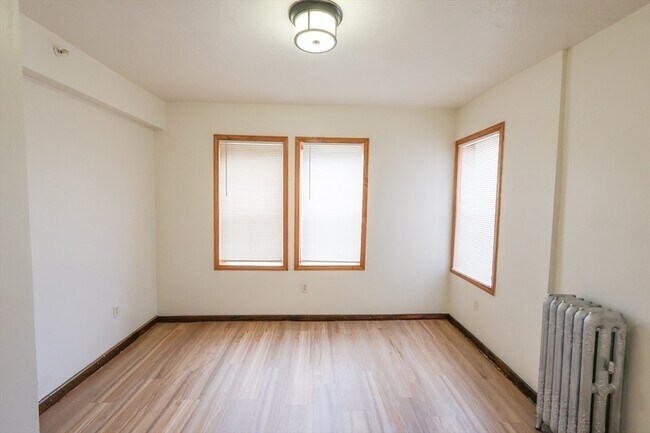 Building Photo - 100 Seaver St