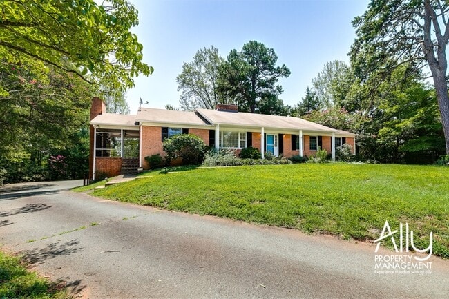 Building Photo - 102 Lancaster Ct