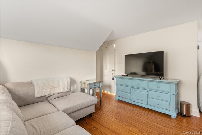 Building Photo - 55 Robbins Ave