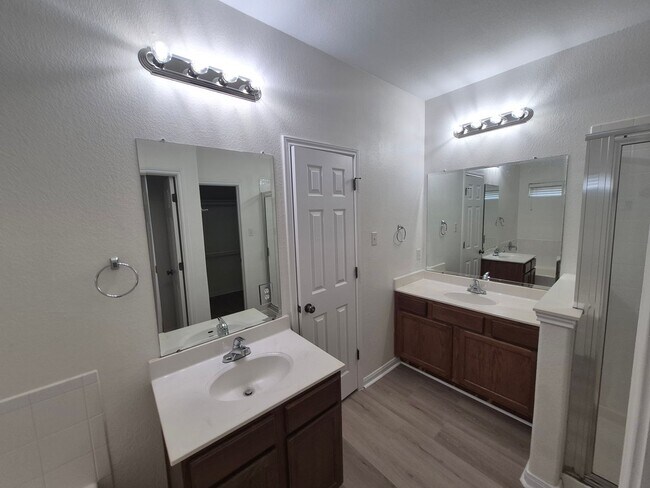 Building Photo - Stunning Home and Wonderful community