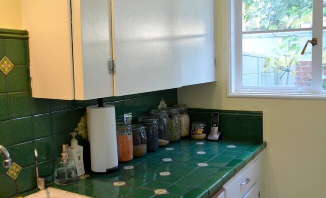 Kitchen - 5394 Village Grn