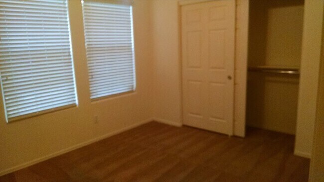 Building Photo - Great Rental 3 Bed 2 Bath at Ellsworth and Rittenhouse