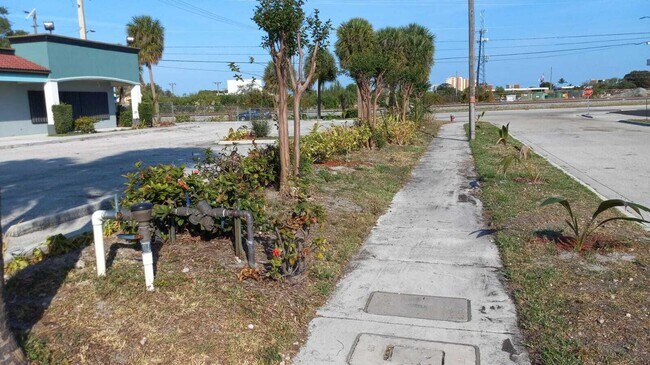 Building Photo - 2701 President Barack Obama Hwy