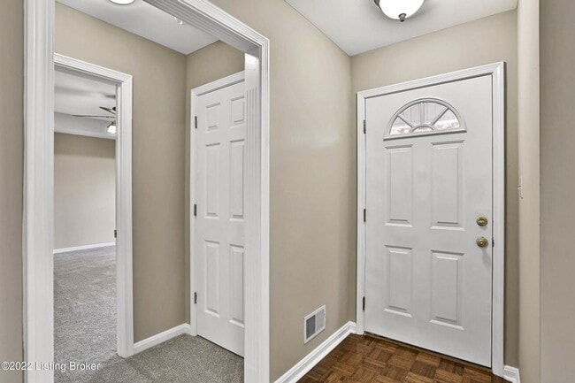 Building Photo - Super Nice Shelbyville Condo For Rent
