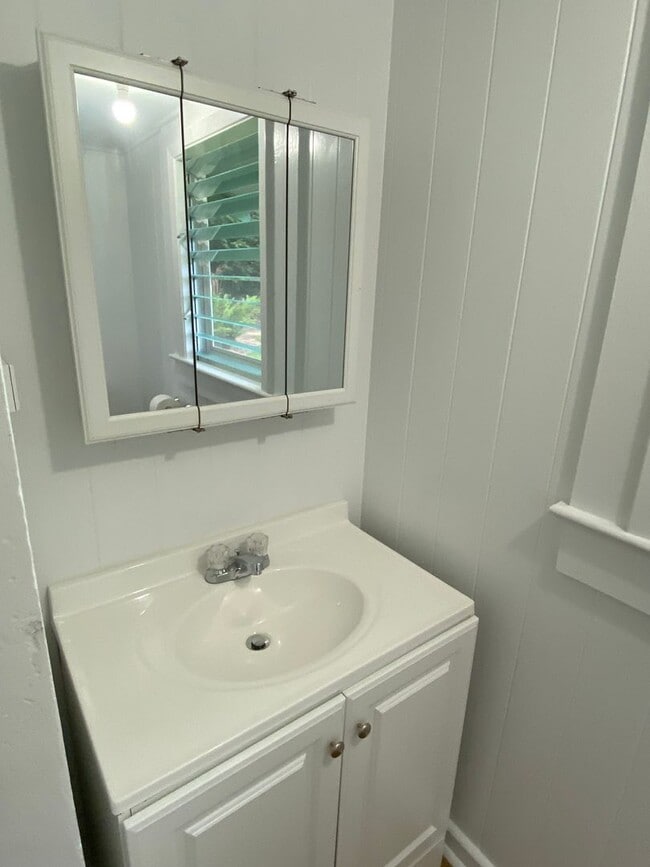 Building Photo - Charming 2BR/1BA in Hilo!