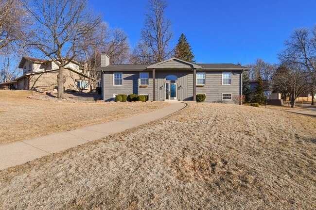 Building Photo - 1801 E Otonka Ridge