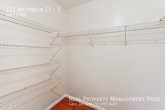 Building Photo - 122 Westwick Ct