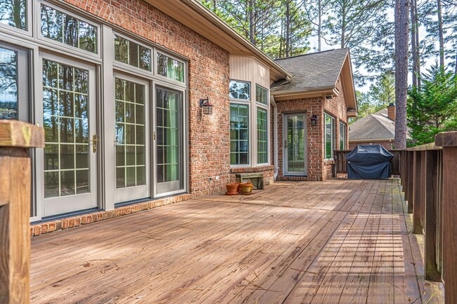 Building Photo - 24 Strathaven Dr