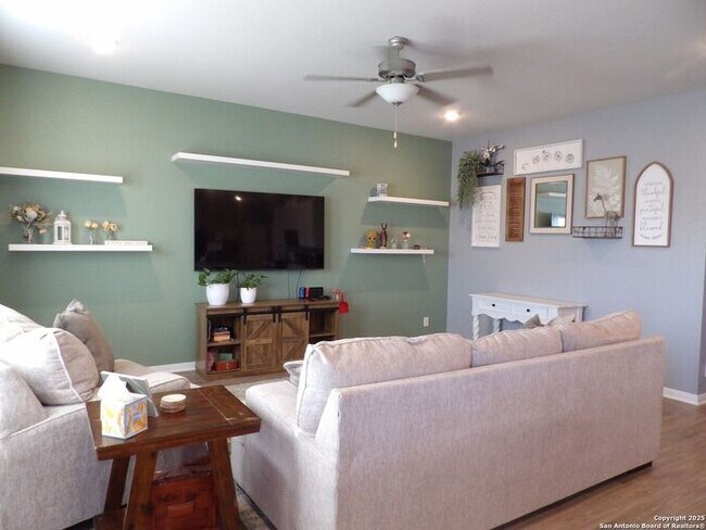 Building Photo - Beautiful and Spacious 4 Bedroom