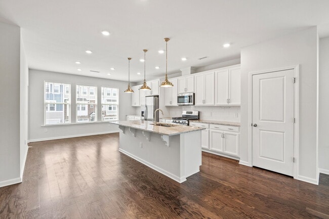 Building Photo - 1039 Commack Dr