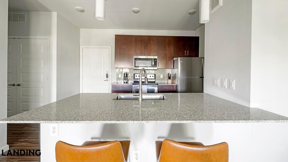 Building Photo - 715 W Slaughter Ln