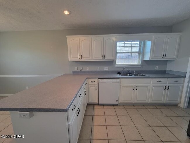 Building Photo - 2406 Maple Ct