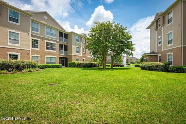 Building Photo - 7990 Baymeadows Cir E