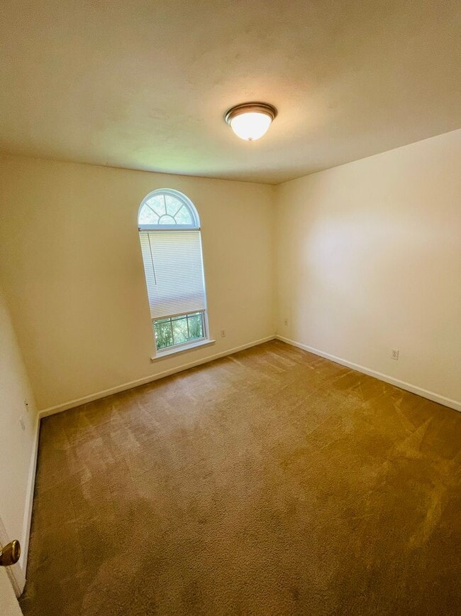 Building Photo - GLEN AT GOLDEN EAGLE