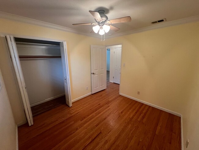 Building Photo - 3 bed / 2 Bath | Davis Slide Hill Park Hom...