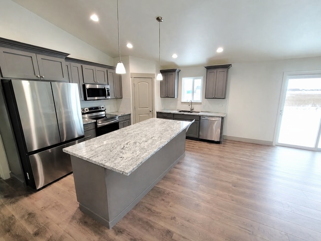 Building Photo - BEAUTIFUL 4 BED 3 BATH HOME IN REXBURG WITH CONNECTED OFFICE & SEPARATE ENTRANCE