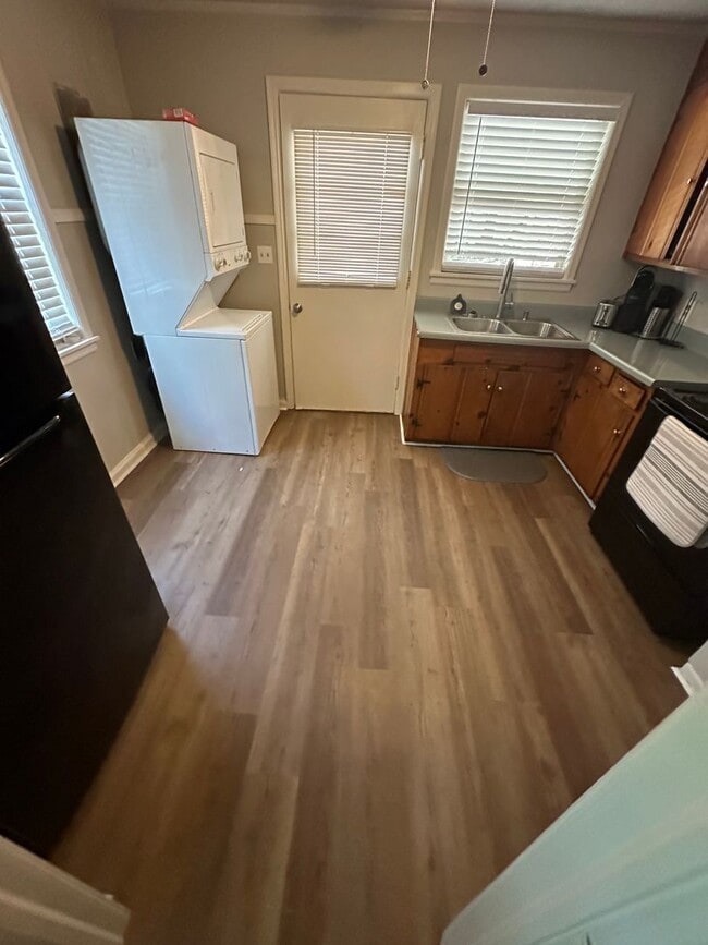 Building Photo - Duplex down town prattville