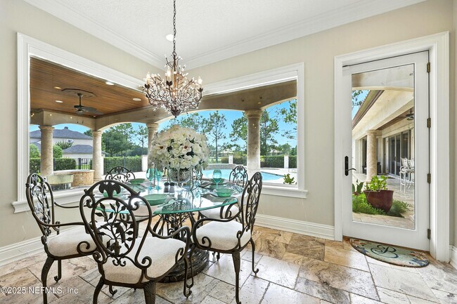 Building Photo - 2061 Crown Dr