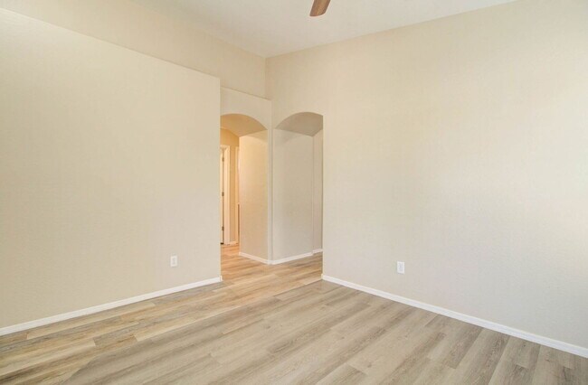 Building Photo - 41375 W Cahill Dr