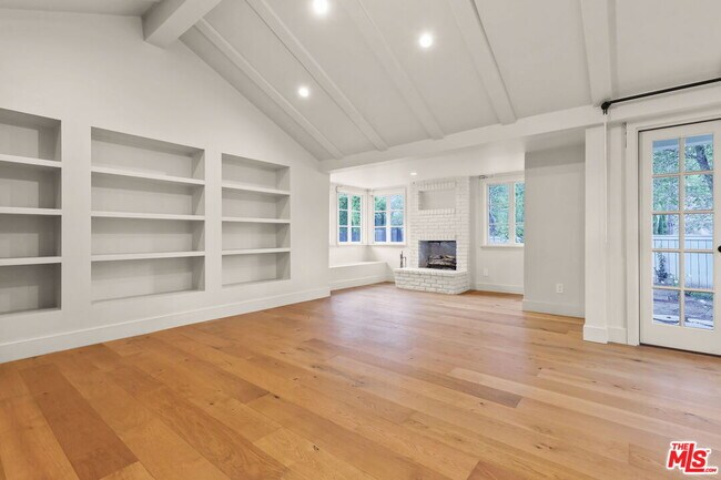 Building Photo - 17620 Camino De Yatasto