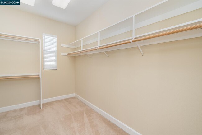 Building Photo - 2240 Britannia Dr