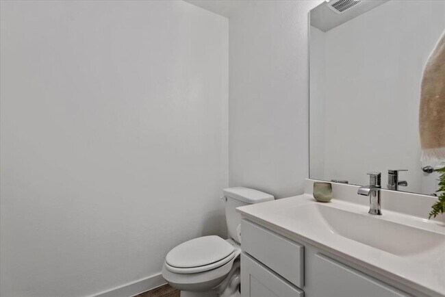 Building Photo - 15815 Eastern Meadowlark Wy