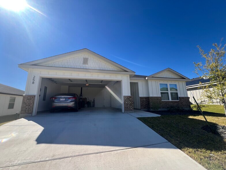 Primary Photo - 258 Fawn Ridge Dr