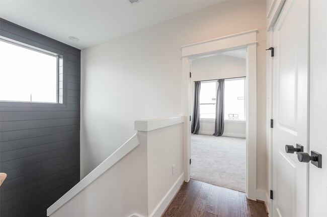 Building Photo - 605 Middle St