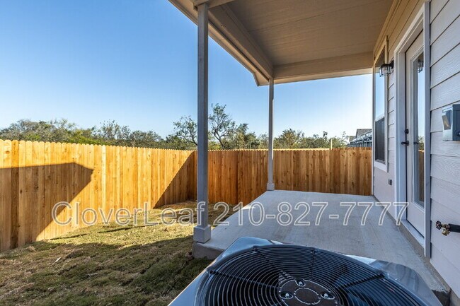 Building Photo - 10351 Lynwood Crk