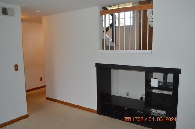 Building Photo - 1561 Spring Ct