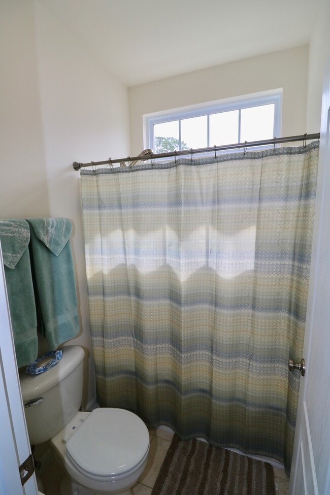 Building Photo - Immaculate 4 bedroom 2.5 Bath home in Sagi...