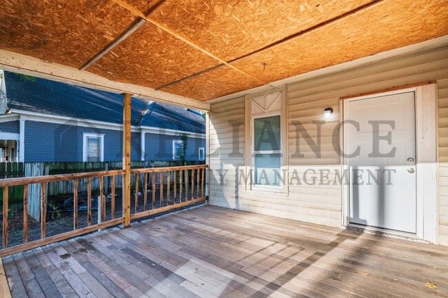 Building Photo - 1329 N Wellington Pl