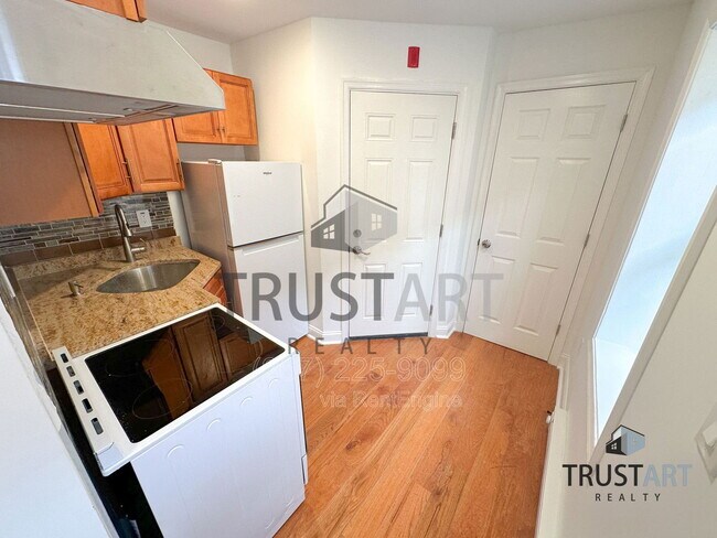 Building Photo - 2025 N 4th St