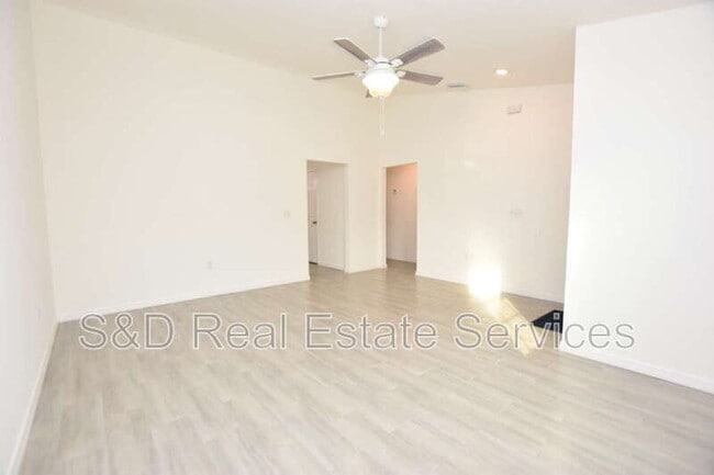 Building Photo - 1035 Fox Lake Dr