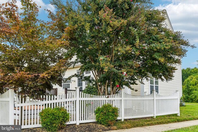 Building Photo - 1701 Hayle Dr