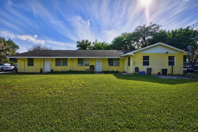 Building Photo - 8867 Sunset Dr