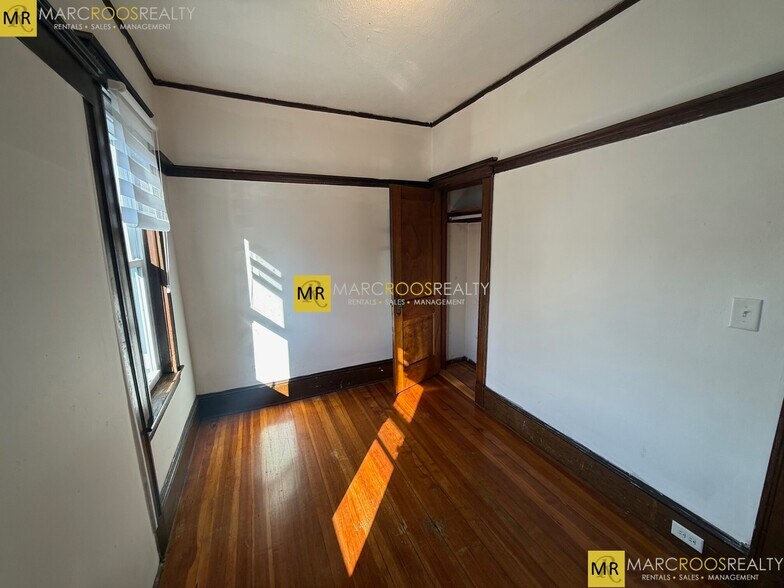 Building Photo - 20 Glade Ave