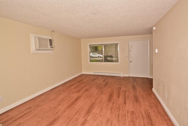 Building Photo - 1122 S Pond St
