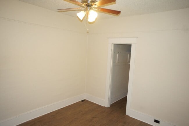Building Photo - Beautiful 3 bedroom 1 bathroom NE Bungalow "Sabin area"