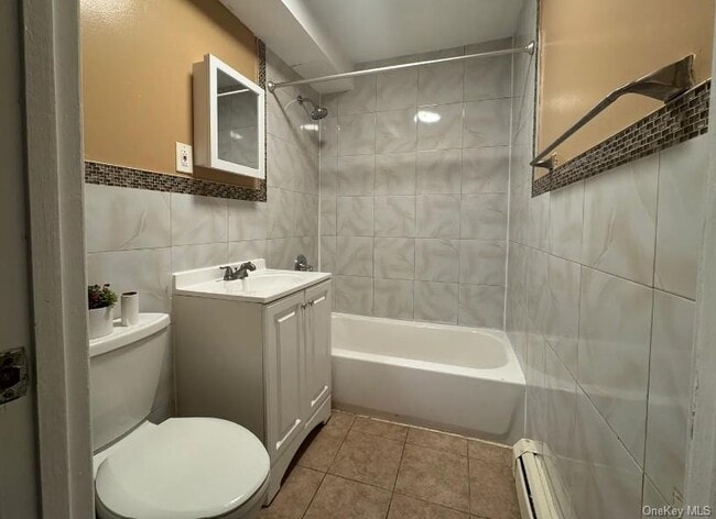 Building Photo - 590 E 178th St